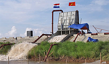 dws-schultz-vietnam-vinwater-test-overtopping-350px-