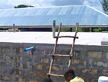 dws-3r-ecovillage-tanzania-school-roof-350px