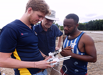 dws-agu2017-savenije-students-zambezi-350px