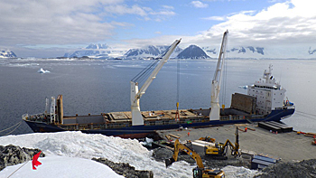 dws-bam-construction-new-antarctic-ds-wisconsin-off-loading-350px