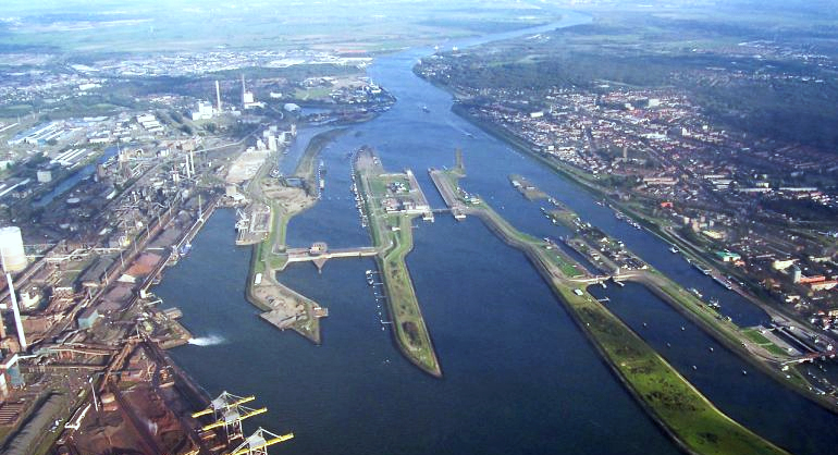 dws-bam-ijmuiden-sea-lock-aerial-770px