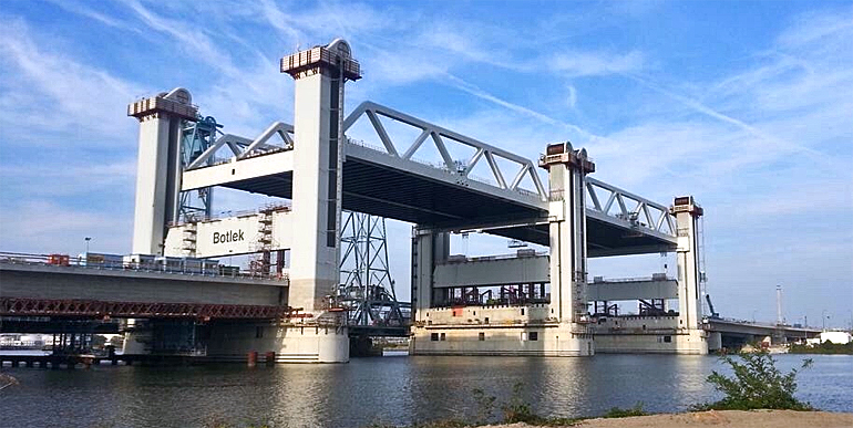 dws-botlek-vertical-lift-bridge-770px