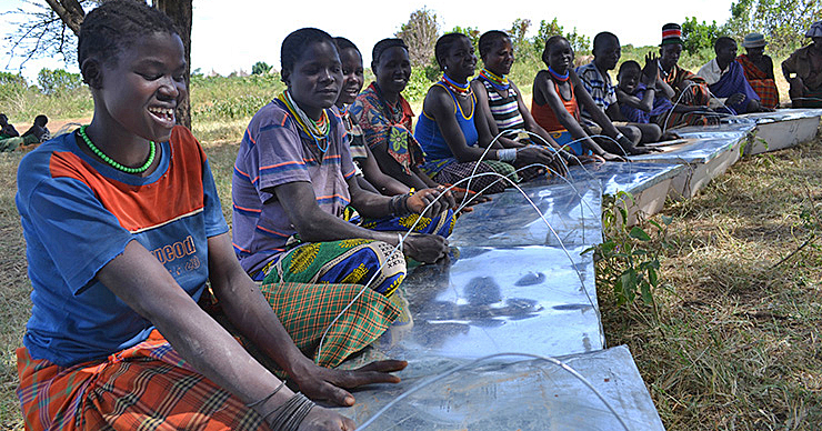 dws-cop22-pfr-uganda-beehives-750px