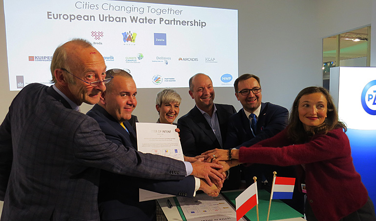 dws-cop24-loi-signing-hands-770px-1