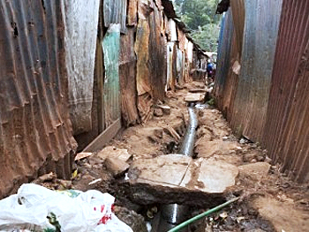 dws-cordaid-kimusu-pit-latrine-sewage-350px