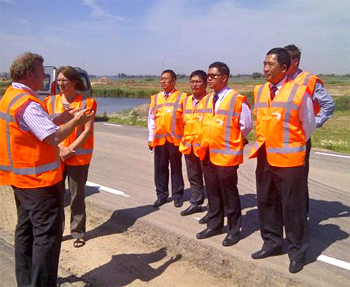 dws-drr-myanmar-flood-visit-rftr-350px