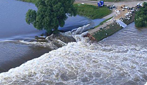 dws-elbe-levee-breach-fischbeck-300px