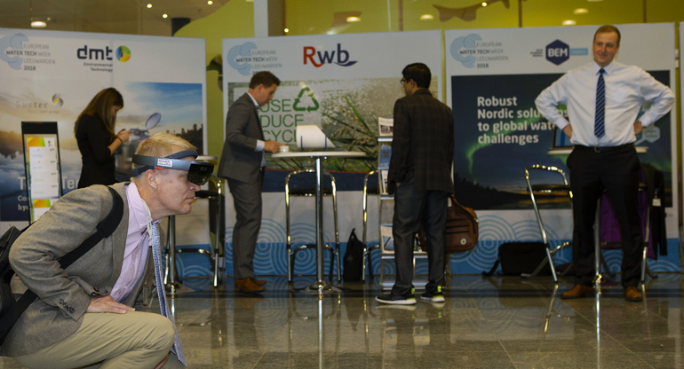 dws-ewtw-look-back-05-expo-vr-glasses-770px