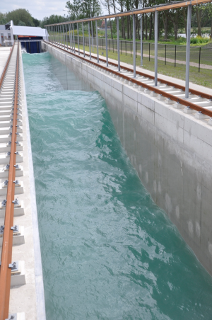 dws-first-experiment-newdeltaflume-waves