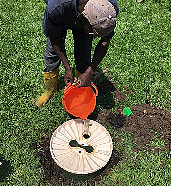 dws-groasis-un-pilot-colombia-watering-350px