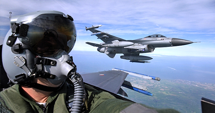 dws-groot-salland-f-16-air-700px