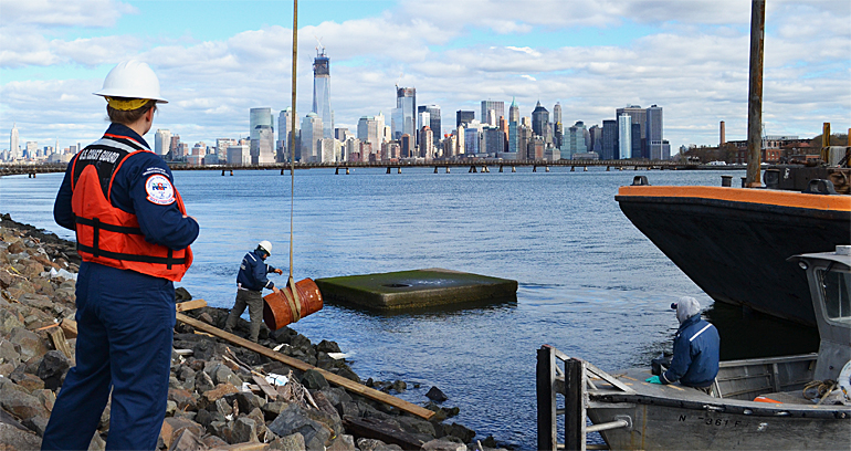 dws-h209-new-york-us-coast-guard-clean-up-post-sandy-770pc-1