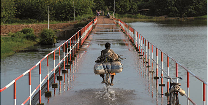 dws-hkv-training-flood-prtection-bridge-700px