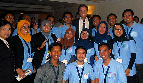 dws-hwc-indonesia-rutte-students-600px