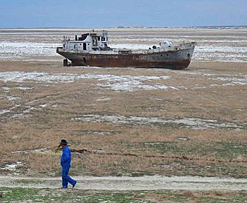 dws-ienm-kazakhstan-northern-aral-sea-ship-350px