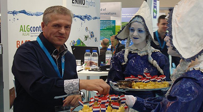 dws-ifat2014-appels-microlan-milk-girls-770px