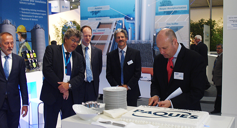 dws-ifat2014-paques-bocken-cutting-cake2-770px