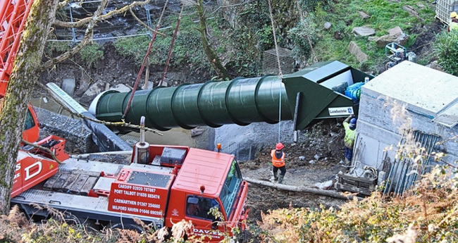 dws-landustrie-screw-turbine-penllergare-valley-770px-1