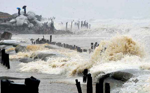 dws-mahasen-coast-waves2-525