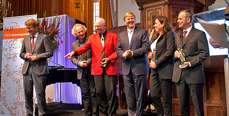 dws-nwo-spinoza-award-2014-loosdrecht-willem-alexander-770pxjpg