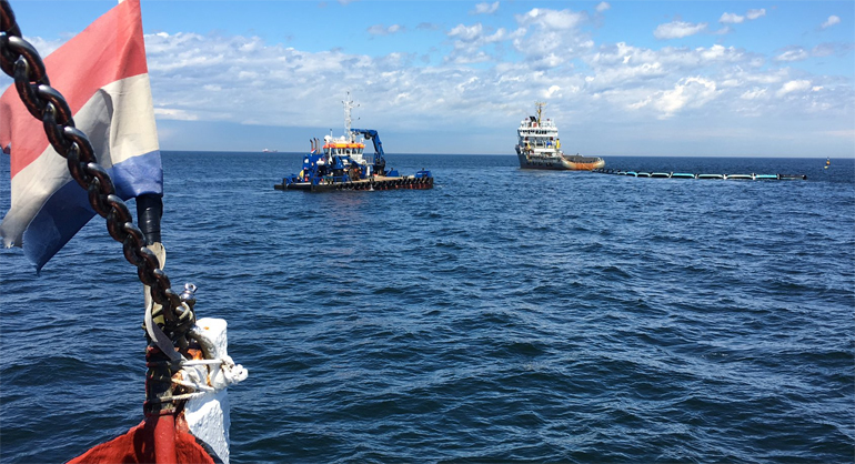 dws-ocean-cleanup-pilot-boom-buoy-770px