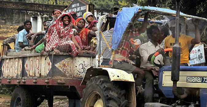 dws-phailin-india-evacuation-675px-1