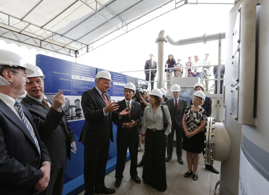 dws-pwn-ploumen-and-balakrishnan-at-ceramac-demo-plant