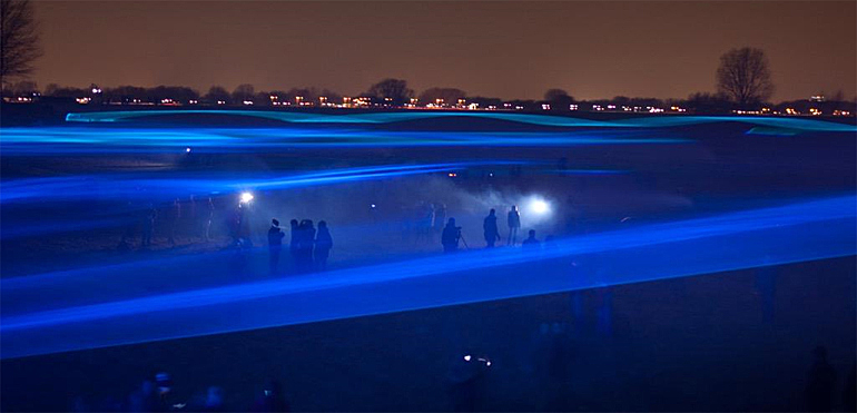 dws-roosegaarde-water-light-people-770px