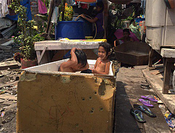 dws-rvo-water-as-leverage-exemaple-slum-bath-350px