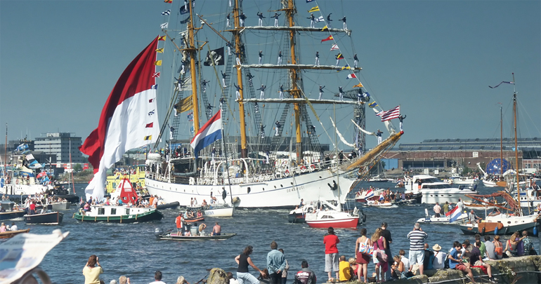 dws-sail-2015-sail-in-parade-770px