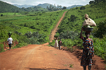 dws-snv-cameroon-migrants-road-350px