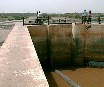 dws-unesco-ihe-ifad-spate-irrigation-weir-yemen2-350px