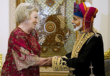 dws-uu-kaust-sultan-qaboos-queen-beatrix-2012-350px-