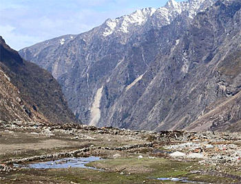 dws-uu-nepal-landslides-valley-350px