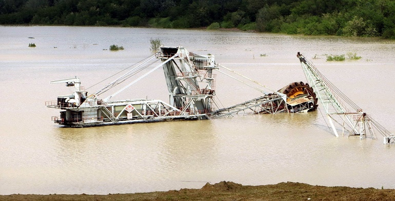 dws-van-heck-kolubara-mine-flooded-770px