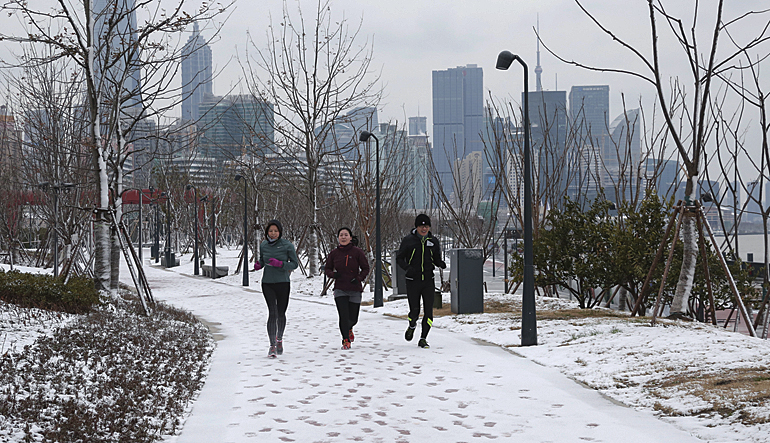 dws-west8-xinhua-park-shanghai-snow-walkers2-770px