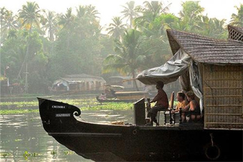 dws-wibo-alappuzha-canal-boat2-350px