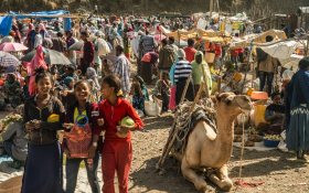 Crowded market in northern Ethiopia. Photo: Lesly Derksen/Unsplash
