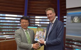 Handing over of the Salinity Magazine