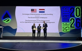 Exchange of the MoU between the governments of Malaysia and the Netherlands at ASIAWATER 2026. Photo: Embassy of the Kingdom of the Netherlands