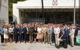 Group picture of Dutch Flood Resilience Solutions partnership partners, US hosts and the Dutch Royal couple