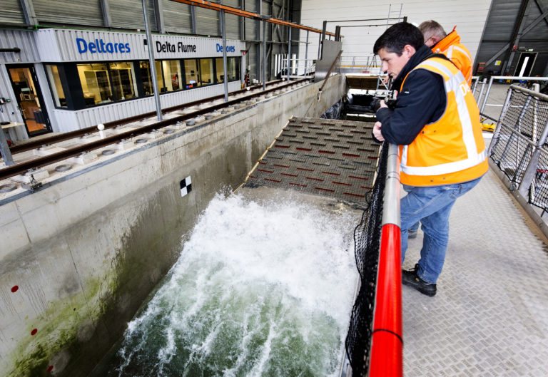 Testing of the armour blocks in the delta flume