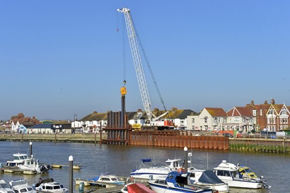 VolkerStevin installing a sheet pile wall along the river Arun in Littlehampton
