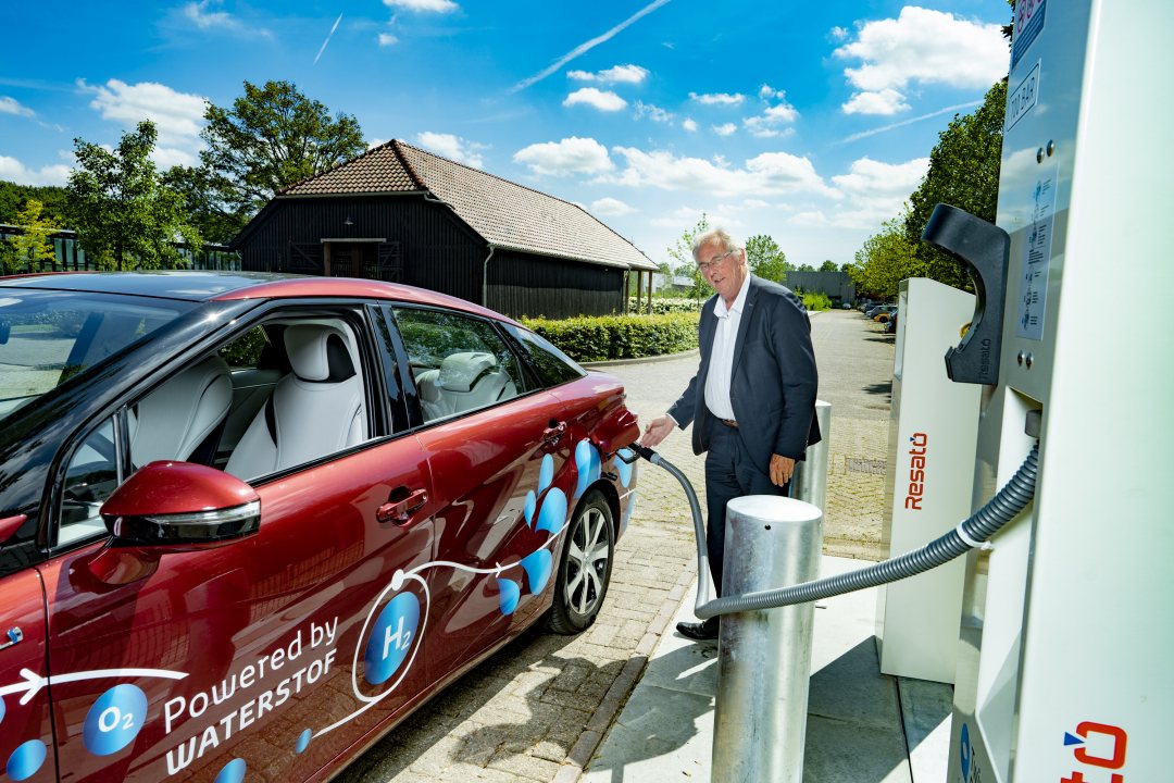 Ad van Wijk fueling hydrogen car