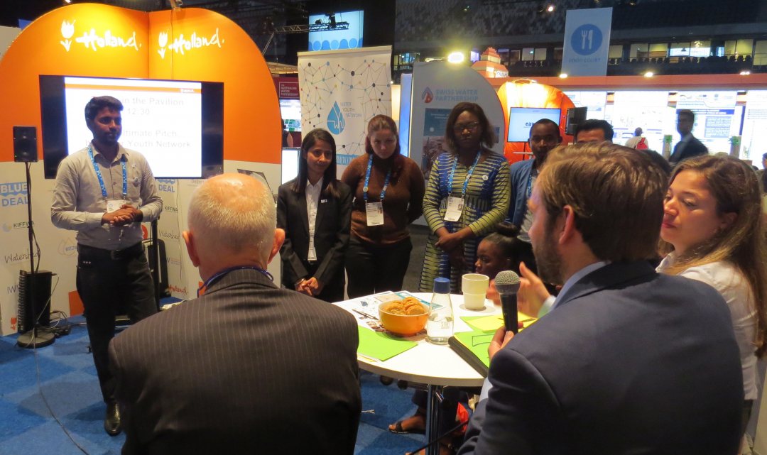 Young water profesionals pitching innovations for a jurt at the Dutch pavilion