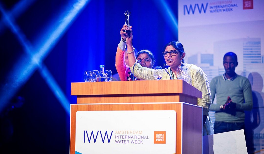 Savita Sonawane and Sharmila Gimonkar of Slum Dwellers International collect the Sarphati award for Jockin Arputham