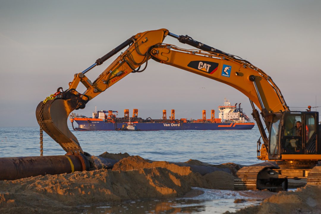 Van Oord´s dredger HAM316 off the British Norfolk coast for a mega sand suppletion