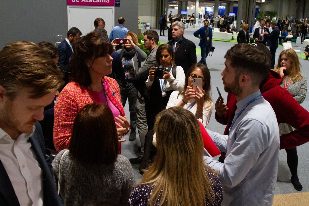 Youth group talks to Claire O'Neill at COP25 in Madrid