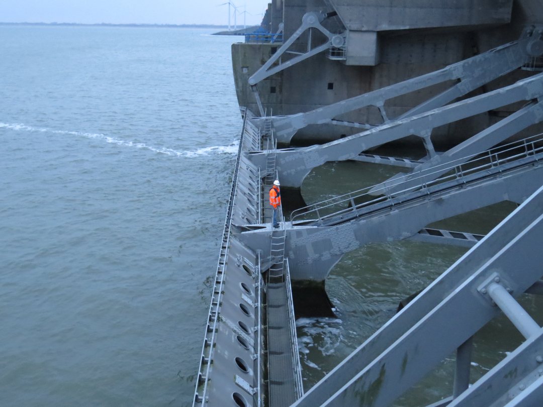 First opening of the Haringvliet sluice in 2019 to let in migration fish from the North Sea