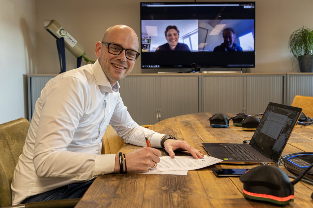 CEO Rudy Dijkstra of Acquaint signs letter of intent with Brabant Water